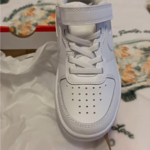 Kids Nike White Sneakers - Picture 1 of 6